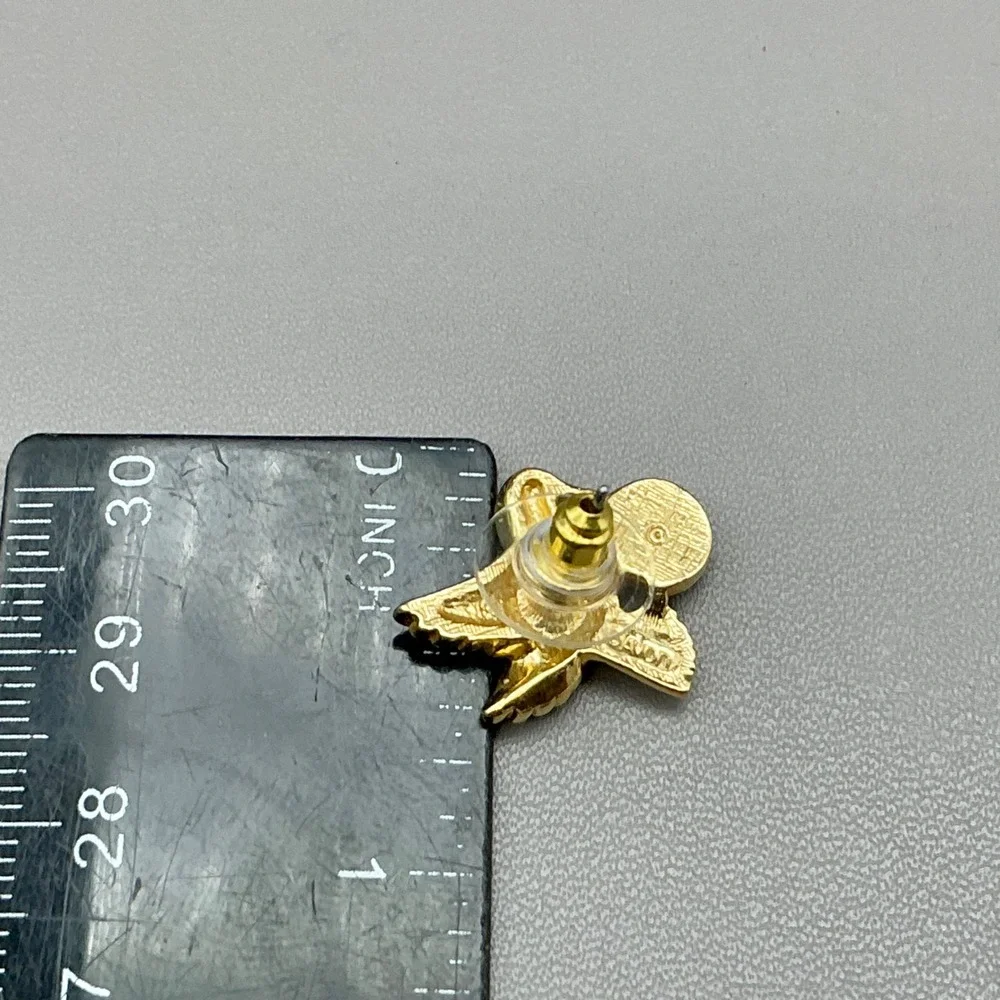 Avon Earrings Womens Gold Tone Hummingbird Pink Porcelain Rose Studs 0.75 In